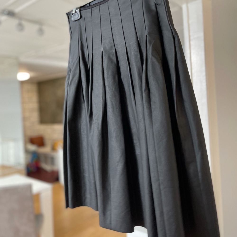 Knee length leather pleaded skirt